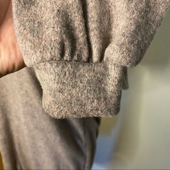 Sun N Moon Cold Shoulder Marled Sweater‎ Size Small - Picture 5 of 7